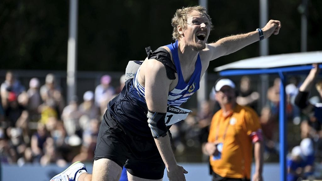 Lassi Etelätalo täräytti paluukisassaan tuloksen 75,74, mikä riitti kirkkaasti loppukilpailuun.