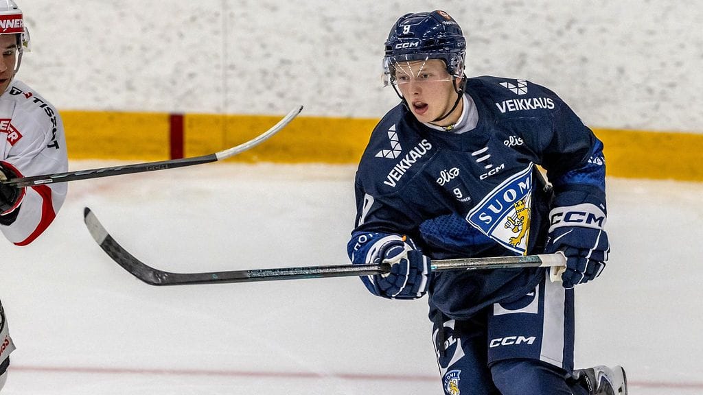 Aatos Koivu alle 20-vuotiaiden miesten jääkiekkomaajoukkueen eli Nuorten Leijonien harjoitusleirin ottelussa Heinolan Vierumäellä 21. heinäkuuta 2025.