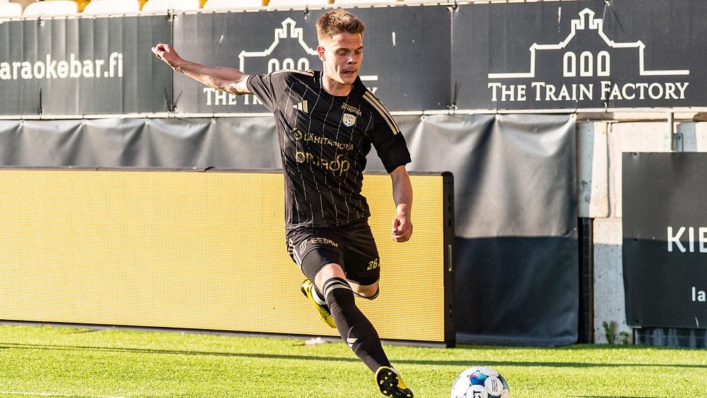 Pyry Hannola on jatkamassa matkaansa Seinäjoelta Norjaan.