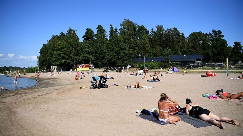 Kuvaa Rastilan uimarannalta kesältä 2021, kuvan henkilöt eivät liity tapaukseen.