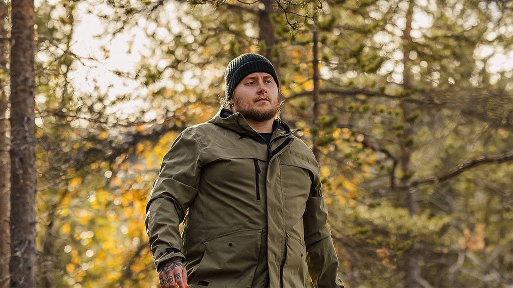 28-vuotiaalla Petterillä on jo ensimmäisinä päivinä vaikeuksia olla erossa puolisostaan ja ikävä on pohjaton.