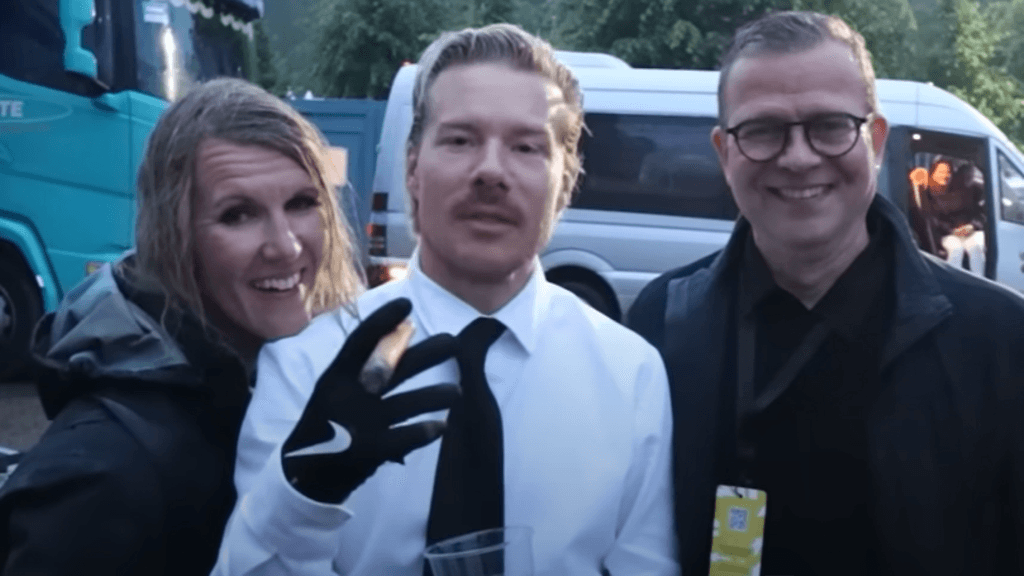 Ministeri Sari Multala ja pääministeri Petteri Orpo esiintyivät yhdessä JVG:n jäsenten kanssa Youtubessa-julkaistulla videolla. Kuvassa keskellä Ville-Galle.