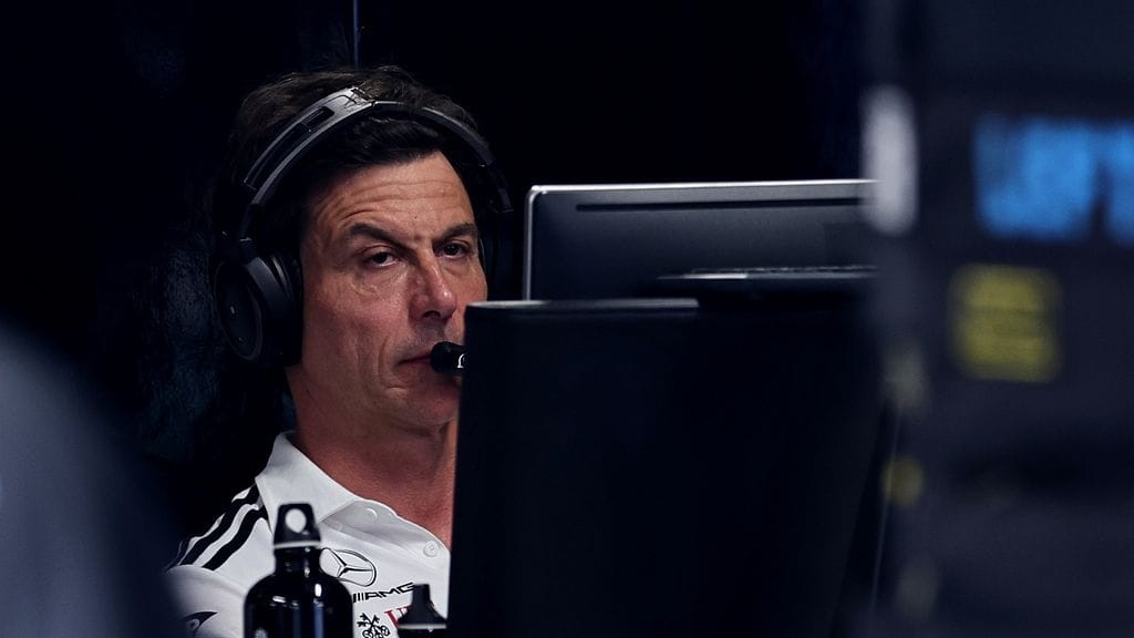 Mercedes-pomo Toto Wolff asettui puolustamaan Lewis Hamiltonia.