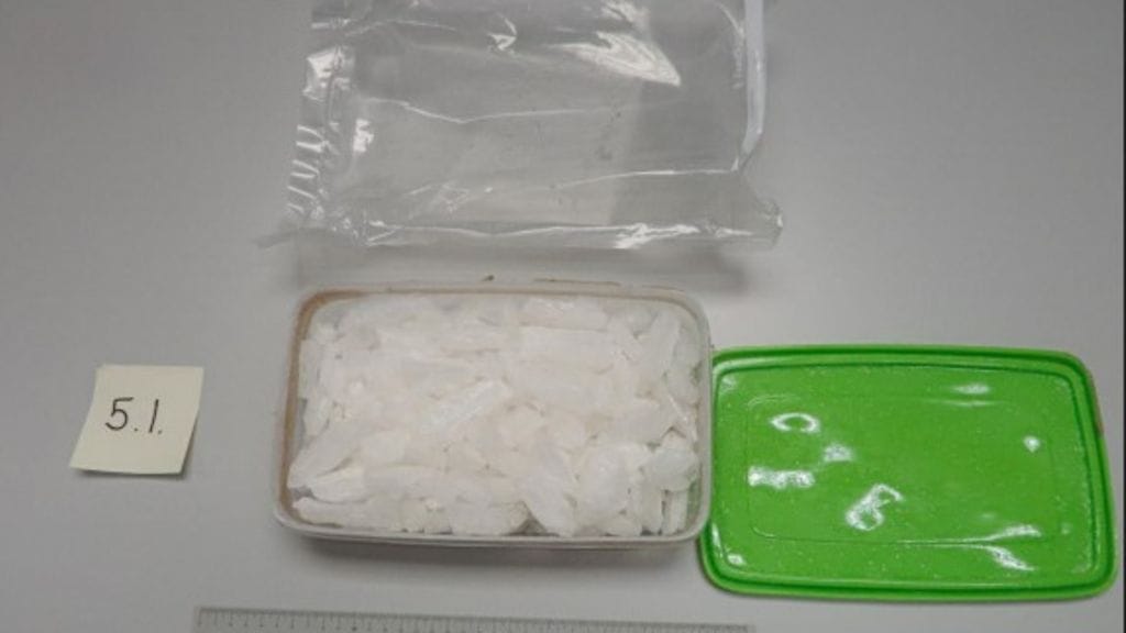 kidemaista-metamfetamiinia-muovirasiassa (1)