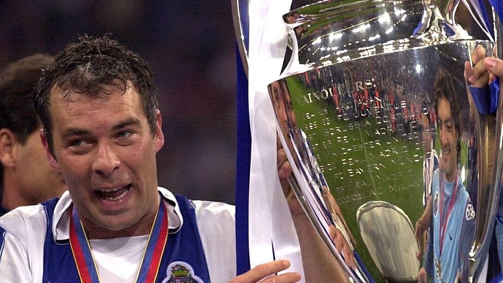 Jorge Costa juhli Porton kapteenina Mestarien liigan voittoa kaudella 2003-2004.