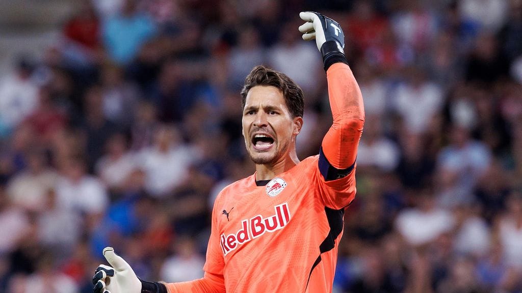 Janis Blaswich, 34, korvaa Lukas Hradeckyn Bayer Leverkusenin kakkosvahtina.