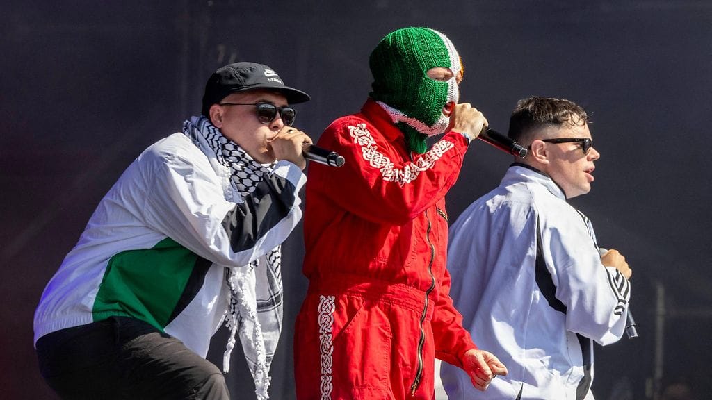 Kneecap esiintymässä Glastonbury Festivaleilla kesäkuussa.