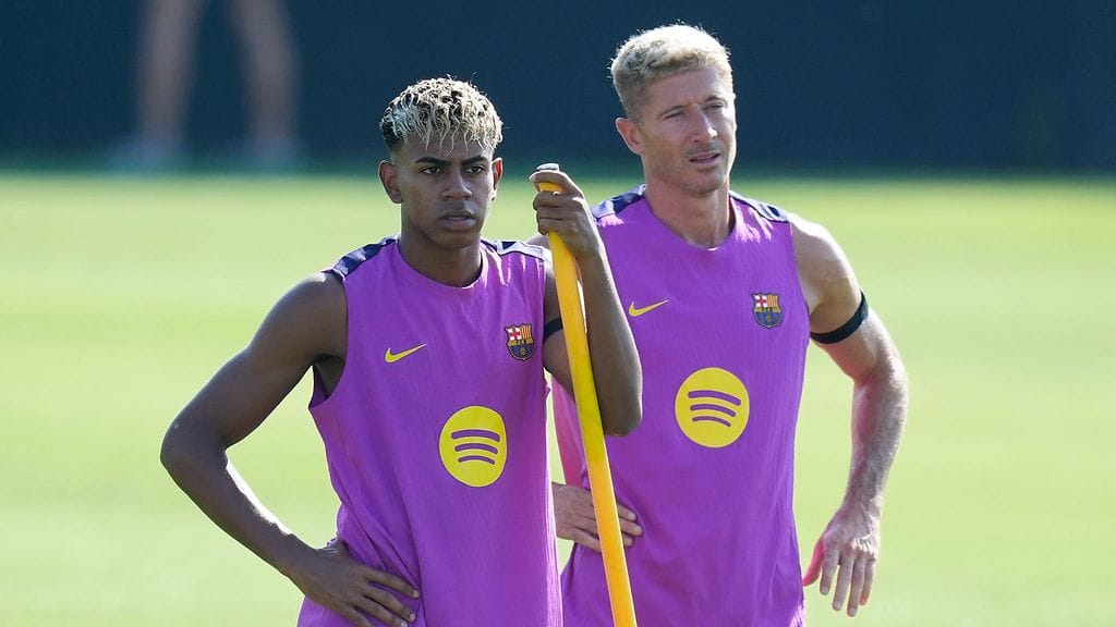 FC Barcelonan supertähdet Lamine Yamal ja Robert Lewandowski saivat Uefalta 5 000 euron sakot.