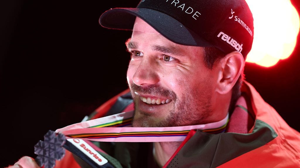 Thomas Tumlerista tuli helmikuussa MM-hopeamitalisti sekä joukkuekilpailussa että suurpujottelussa.