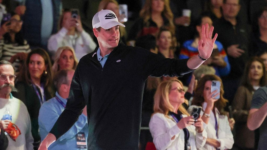 John Isner perää venäläispelaajille maatunnuksia.