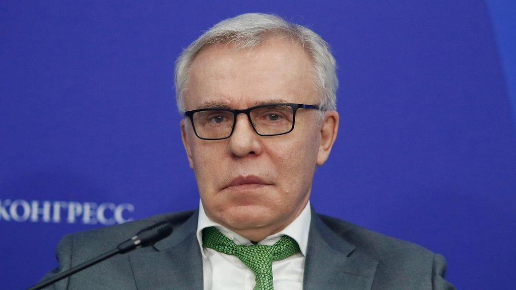 Vjatsheslav Fetisov ei pidä NHL:n päätöksestä kieltää Stanley Cupin vieminen Venäjälle.