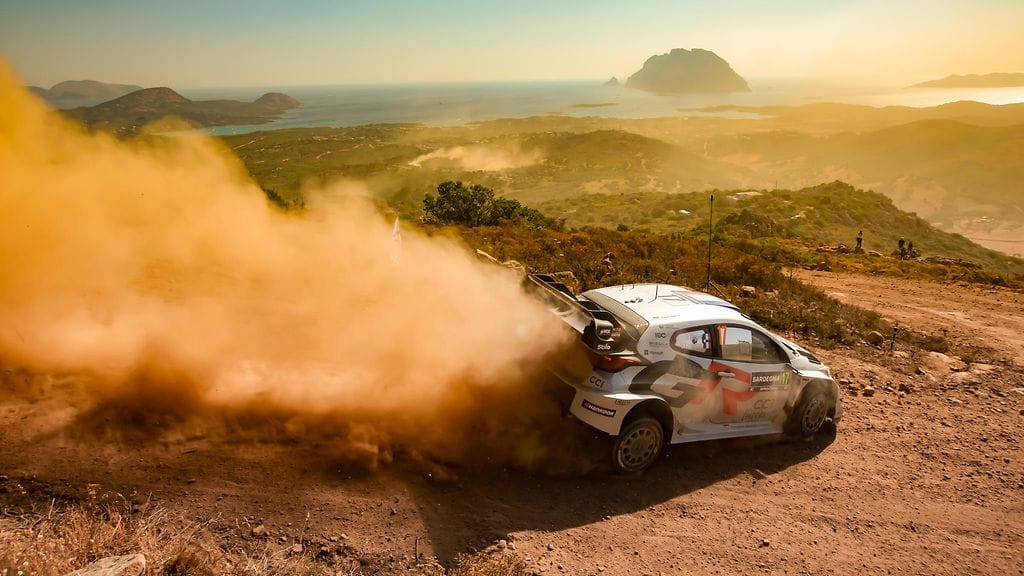 Toyotan Sebastien Ogier voitti tämän vuoden Sardinian MM-rallin.