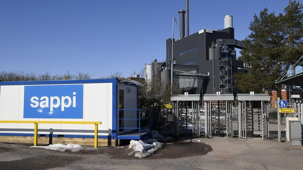 Kirkniemen tehtaalla Lohjalla alkavat muutosneuvottelut paperikone 2:n mahdollisesta sulkemisesta.
