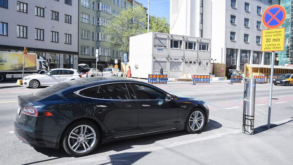 Sähköautot ovat viime vuosina yleistyneet Suomessa huimasti.