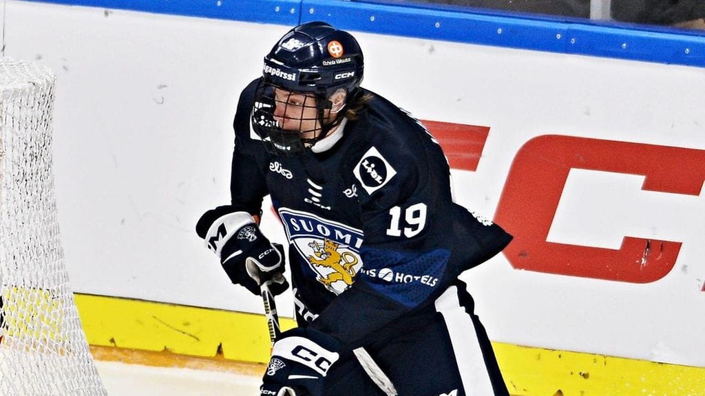 Suomen rynnistys kolmannessa erässä käynnistyi Vilho Vanhatalon maalista, mutta takkiin lopulta tuli.