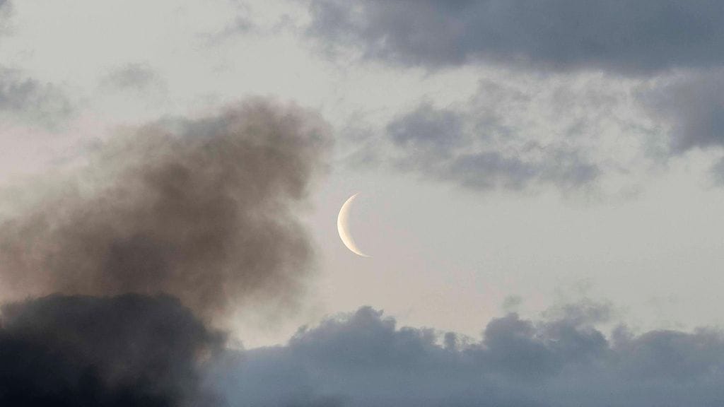 Kuvituskuvassa aiempien Venäjän Ukrainaan kohdistamien ilmaiskujen jälkeistä savua.