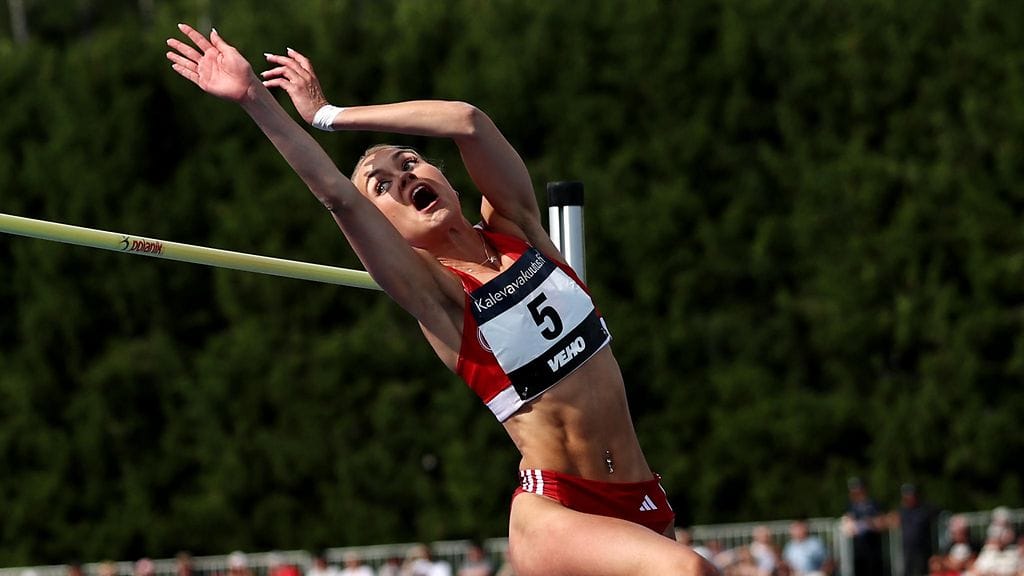 Ella Mikkola otti aikuisten Suomen mestaruuden jatkoksi mestaruuden myös 19-vuotiaiden sarjassa.