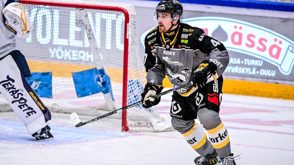 Marcus Björk (kuvassa) vietti tehoiltaa, kun Kärpät rökitti harjoitusottelussa IF Björklövenin 7–2.