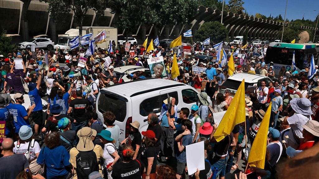 Mielenosoitus Gazan sodan päättämisen ja israelilaisten panttivankien palauttamisen puolesta Jerusalemissa 17. elokuuta 2025.