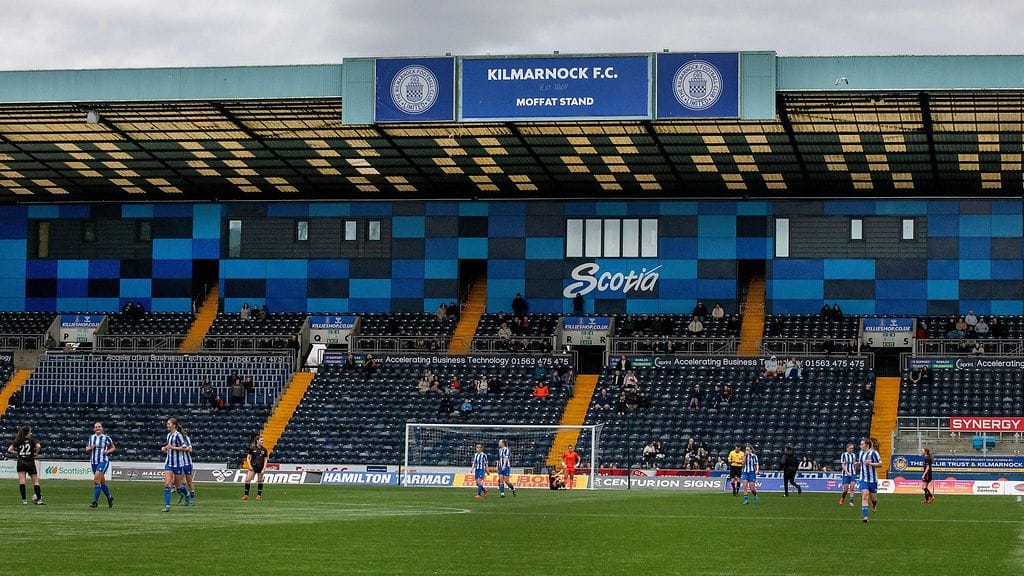 Skye Stout, 16, teki uransa ensimmäisen ammattilaissopimuksen Kilmarnockin kanssa.