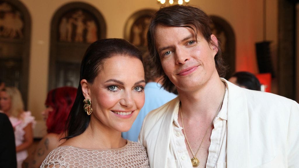 Johannes Holopainen tähtiopettajansa Katri Riihilahden kanssa.