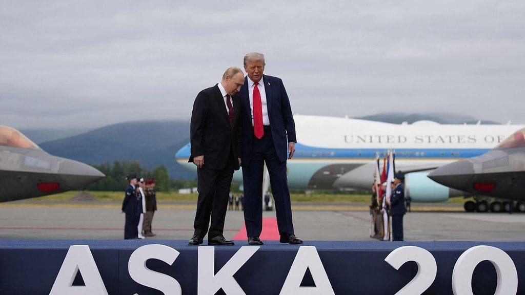 Yhdysvaltain presidentti Donald Trump ja Venäjän presidentti Vladimir Putin Anchoragessa, Alaskassa 15. elokuuta 2025.