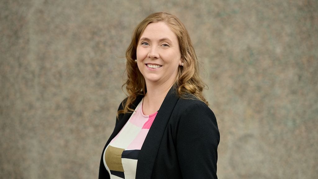 Anette Karlsson kertoo palaavansa SDP:n jäseneksi eduskuntaan nousun myötä.