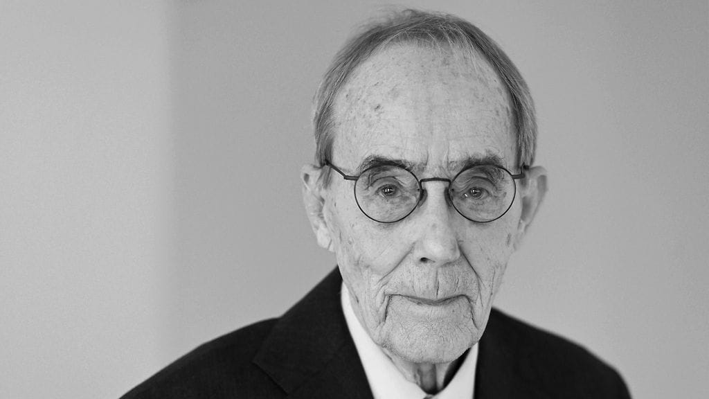 Arkkiatri Risto Pelkonen oli kuollessaan 94-vuotias. Pelkonen kuvattuna Helsingissä marraskuussa 2021.