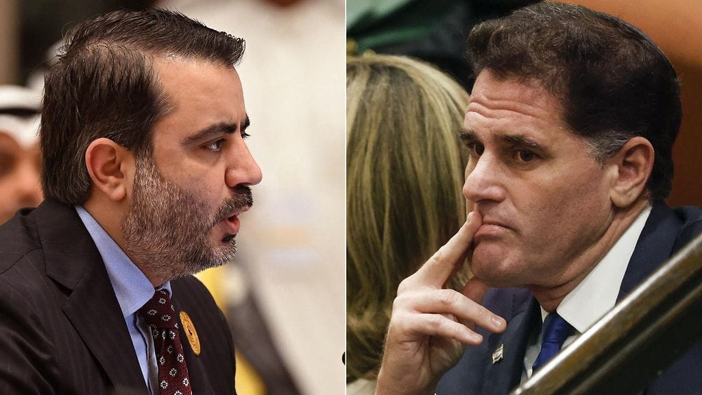 Keskustelun osapuolia ei nimetty tarkasti. Kuvassa Syyrian ulkoministeri Asaad al-Shibani (vasemmalla) ja Israelin strategisten asioiden ministeri Ron Dermer (oikealla).