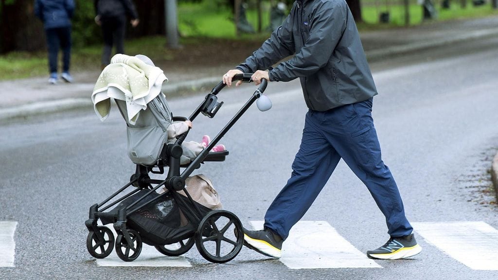 Maailman turvallisuustilanne lykkää tai viivästyttää suomalaisnuorten lapsihaaveita.