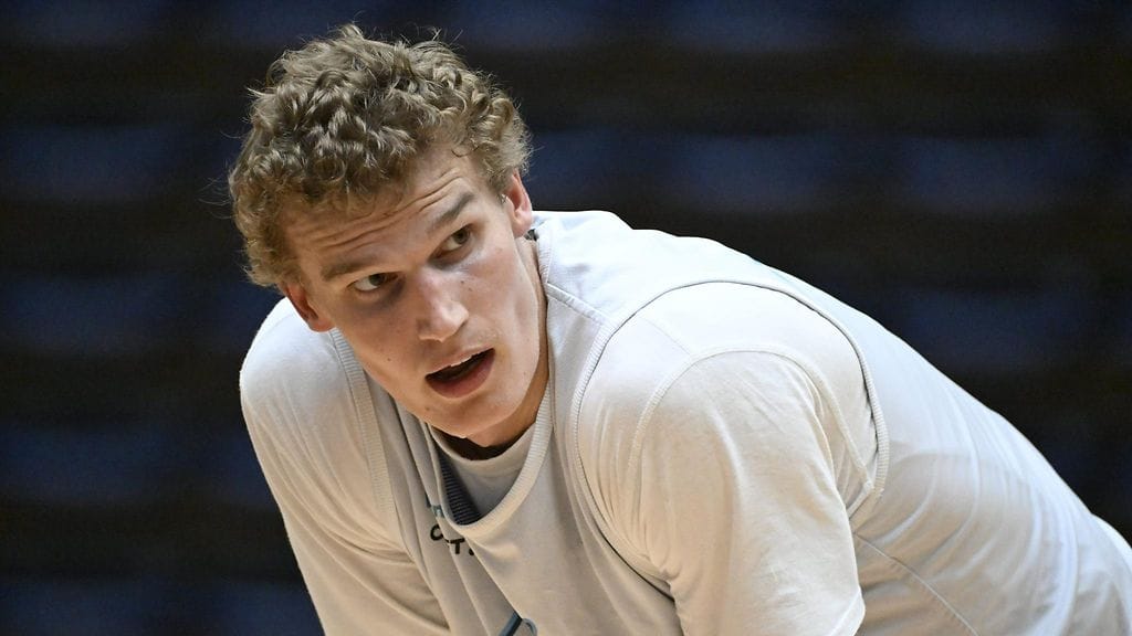 Lauri Markkanen harjoitteli Susijengin kanssa Helsingin Mäkelänrinteen URHEA-hallilla tiistaina.