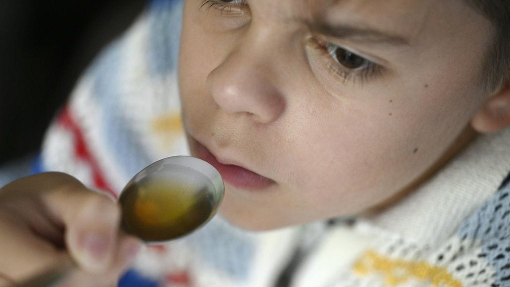 Lääkärit, joilla ei ole erikoistumiskoulutusta, kirjoittavat 40 prosenttia lasten yskänlääkeresepteistä.