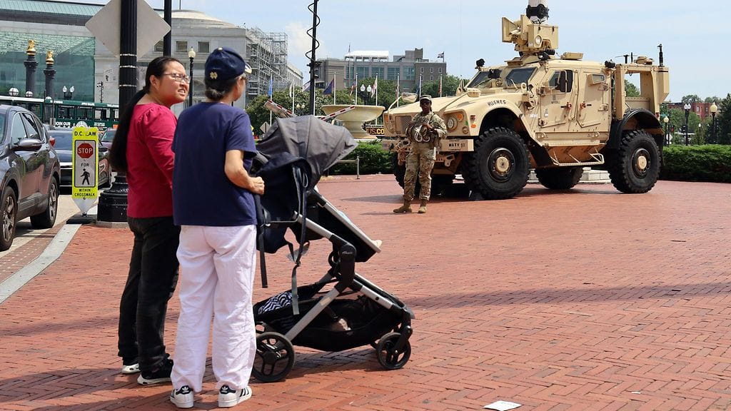 Kansalliskaartin joukkoja Union Stationilla Washingtonissa 13. elokuuta 2025.