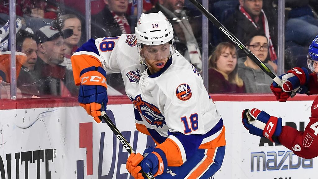 Stevens NY Islandersin farmijoukkueen paidassa vuonna 2018.