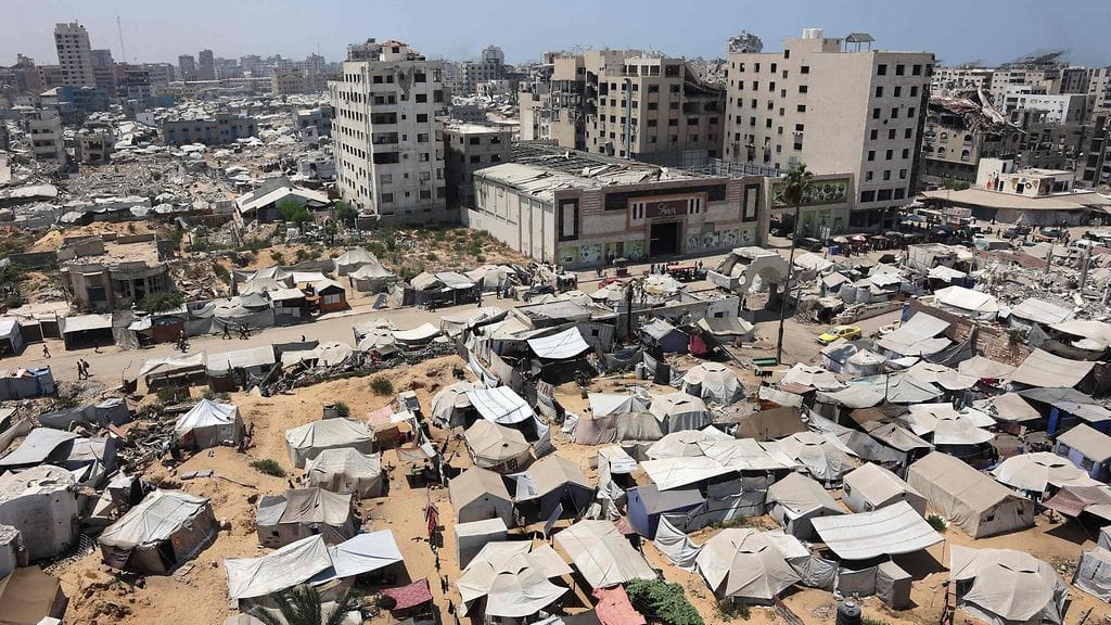 Kuvituskuvassa palestiinalaispakolaisten telttoja Gazan kaupungissa.