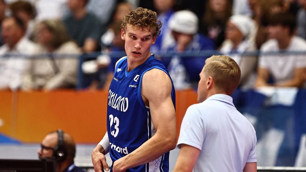 Lauri Markkanen (kuvassa kasvot kameraan päin).