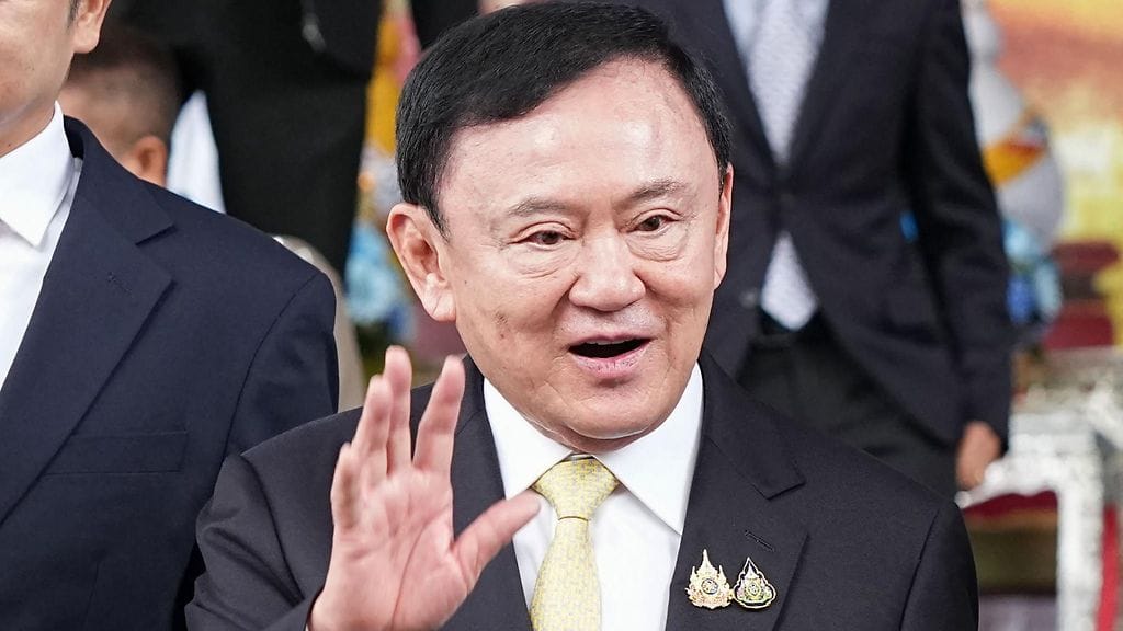 Thaksin Shinawatra kuvattuna lähdössä oikeudesta perjantaina 22. elokuuta.