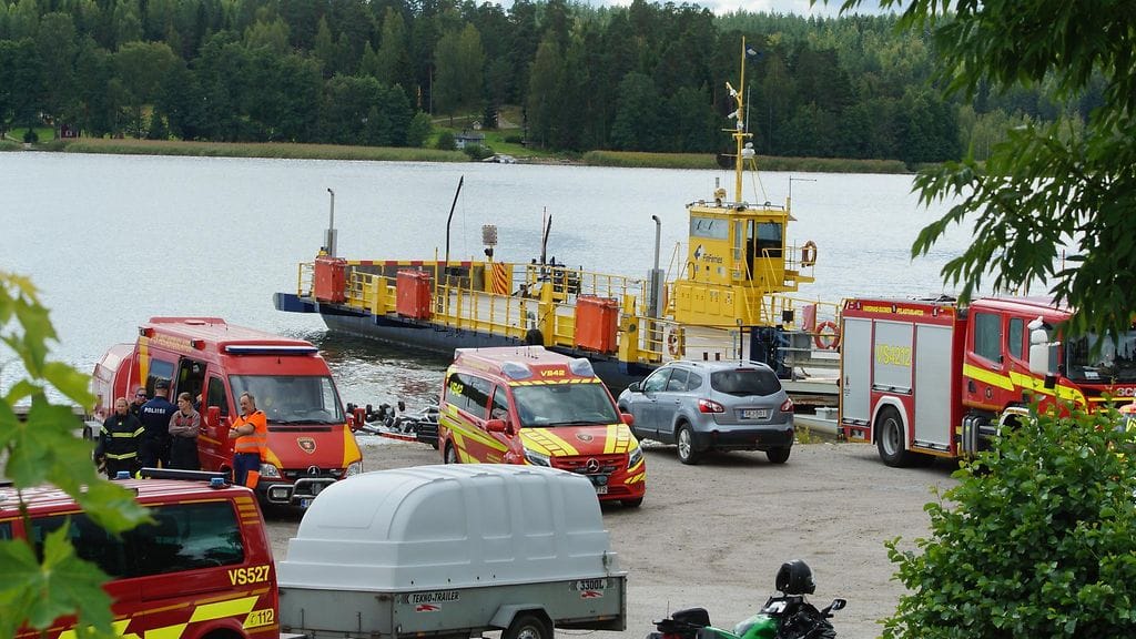 Onnettomuuspaikalla oli runsaasti pelastushenkilökuntaa perjantaina.