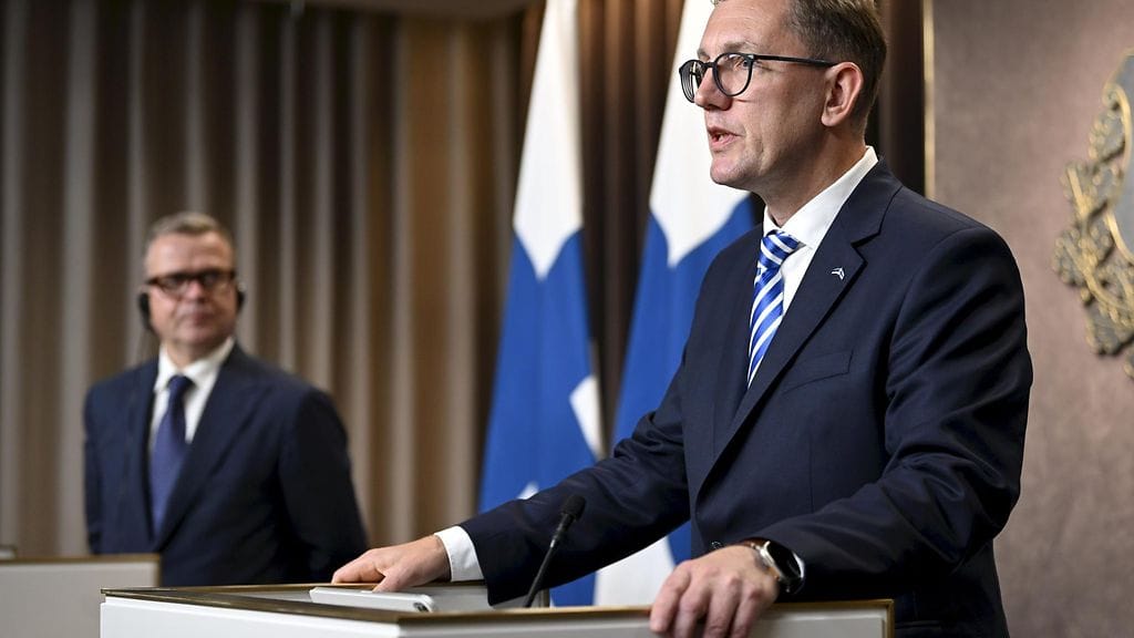 Pääministeri Petteri Orpo (vas.) ja Viron pääministeri Kristen Michalin pitivät yhteisen tiedostustilaisuuden Tallinnassa perjantaina.