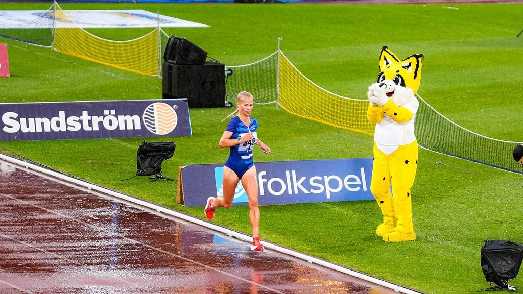 Alisa Vainio juoksi 10 kilometrin katujuoksun voittoon Ruotsi-ottelussa.