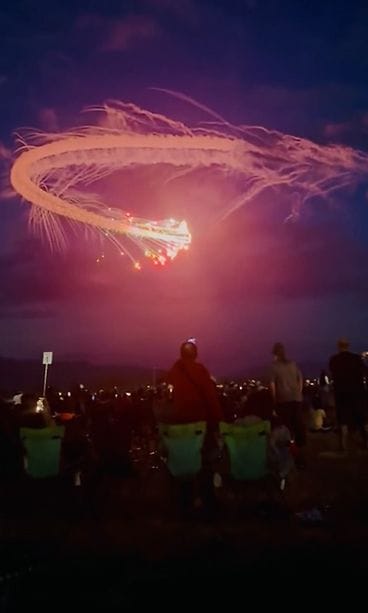 2408-KameraOne-lentokonenäytös still