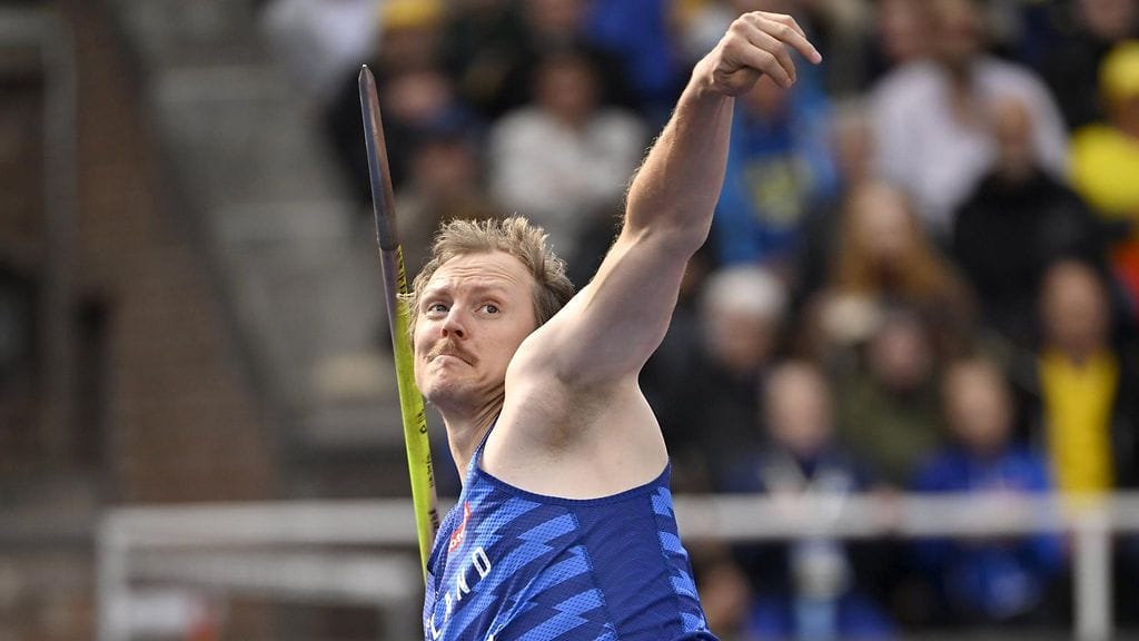 Lassi Etelätalo voitti miesten keihäänheiton Ruotsi-ottelussa.