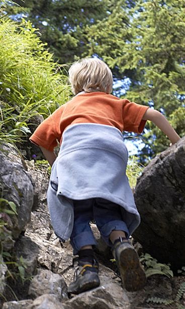 Lapsetkin kannattaa ottaa mukaan luontoretkille.