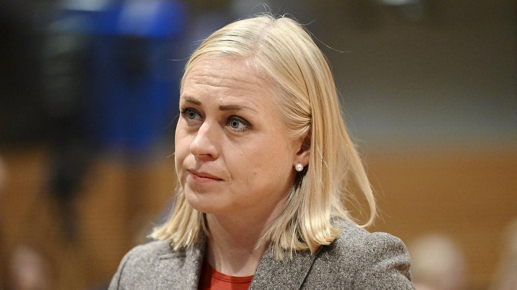 Valtonen sanoo HS:lle, ettei muuta omaa pukeutumistaan tapaamisten mukaan.