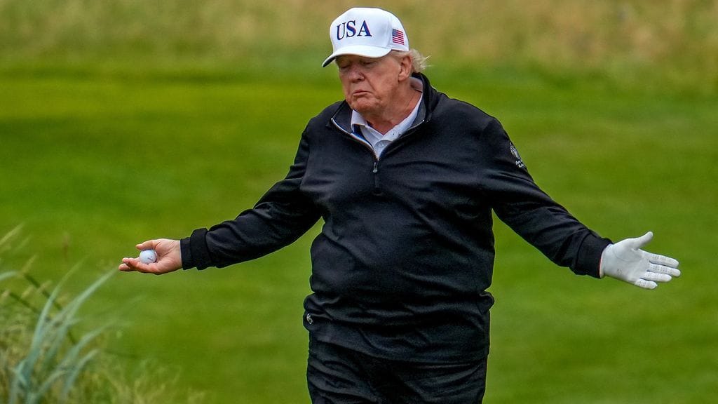 Donald Trump on tuttu näky golfkentällä. Viime heinäkuussa hän pelasi omaa nimeään kantavalla kentällä Skotlannissa.