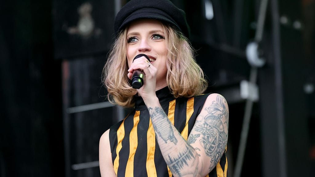 Elli Haloo tulee äidiksi.