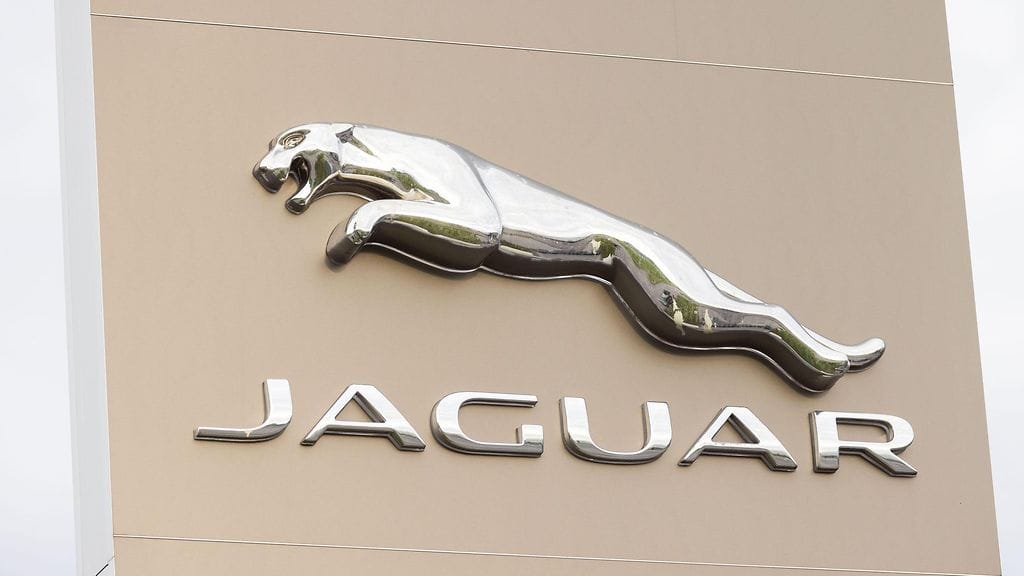 Kuluttaja kertoi ostaneensa käytetyn Jaguarin autoliikkeeltä tarkastettuna, katsastettuna ja huollettuna.