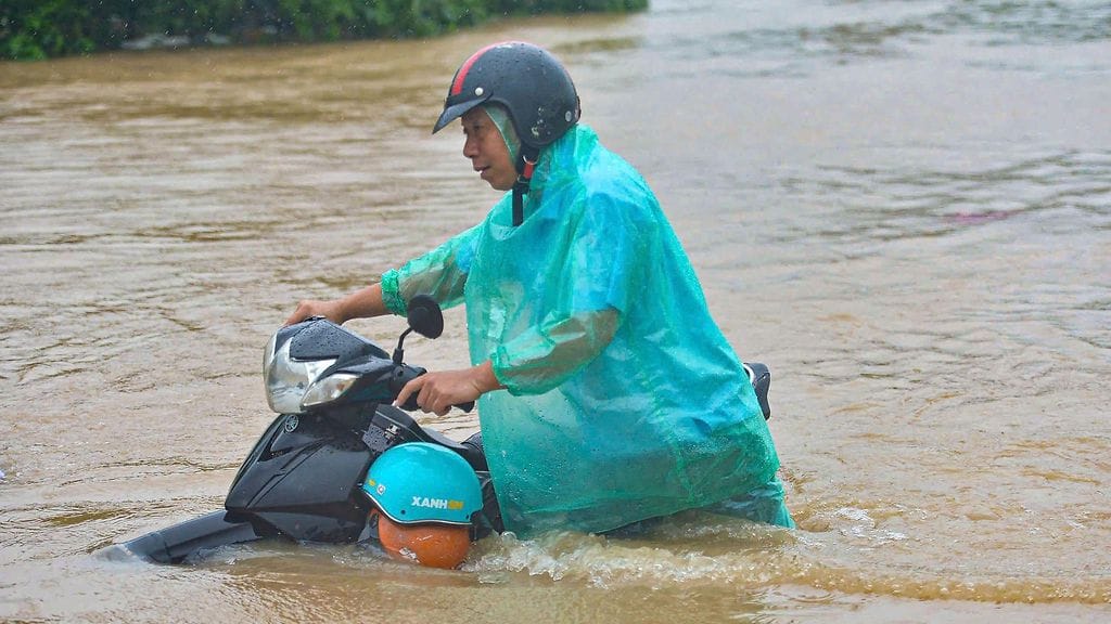 Paikallisen mukaan tänä aamuna oli "mahdotonta päästä mihinkään" tulvien takia.