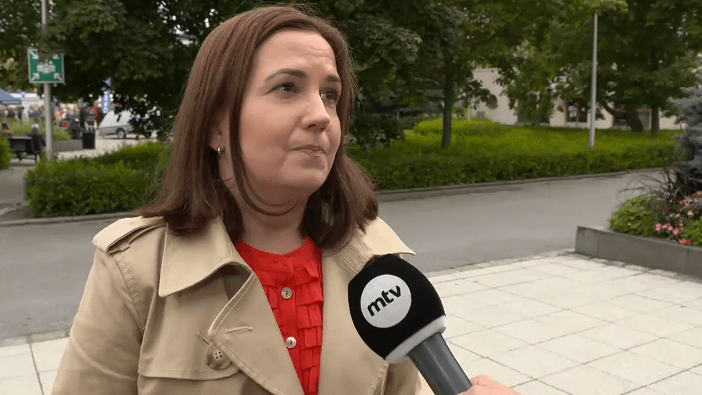 Sanni Grahn-Laasonen MTV Uutisten haastattelussa Kokkolassa.