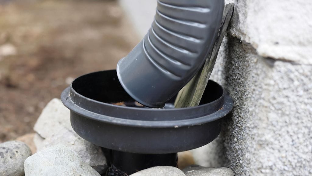 Hintakehitys eriytyy kaupunkeihin ja muihin alueisiin. Suurissa kaupungeissa hinnat olivat nousussa, niiden ulkopuolella laskussa.